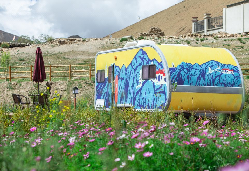 Pingcuo kangsang Everest base camp oxygen rich HotelOxygen Diffusion, Qingmeng Xinghe Double Bed Rv (Scenic View Terrace + Sunshade)