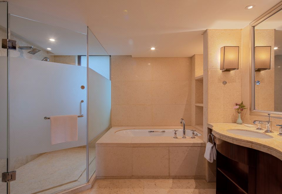 GRAND NEW CENTURY RESORT Siming Lake YuyaoDeluxe Lake-Vew Family Room