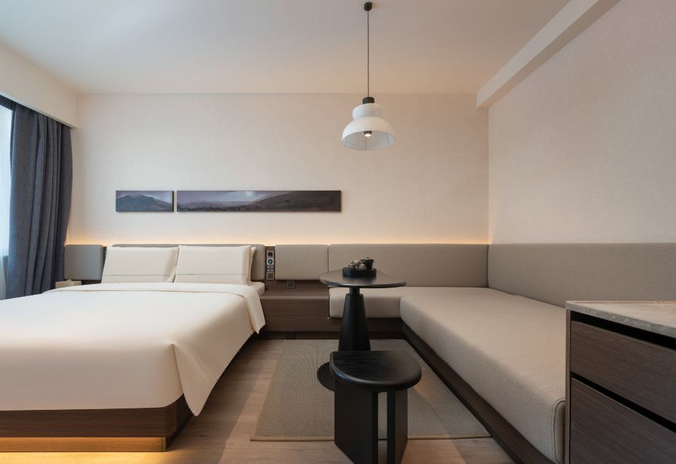 深睡尊享大床房（一键深睡+智能客控+65寸投屏电视）