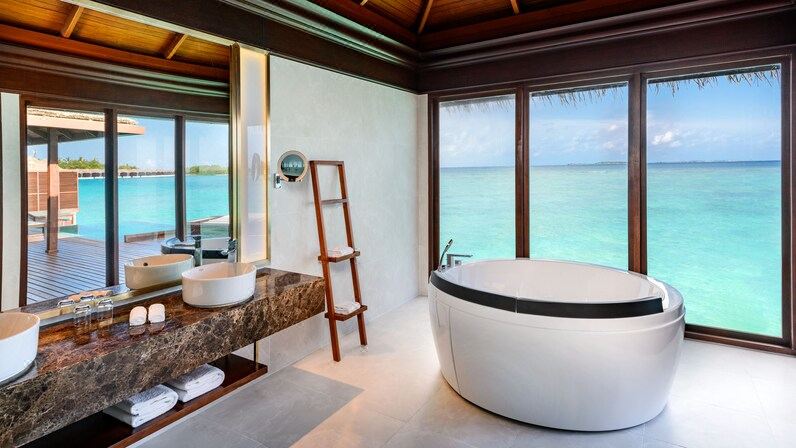 兩臥室水上別墅，兩臥室套房，臥室1: 1張特大床，臥室2：1張特大床，海景