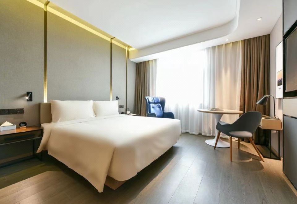 高级大床房（可投屏+小冰箱）