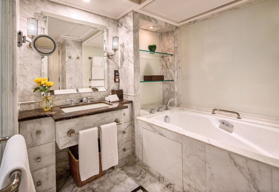 瑞吉外交豪華家庭房