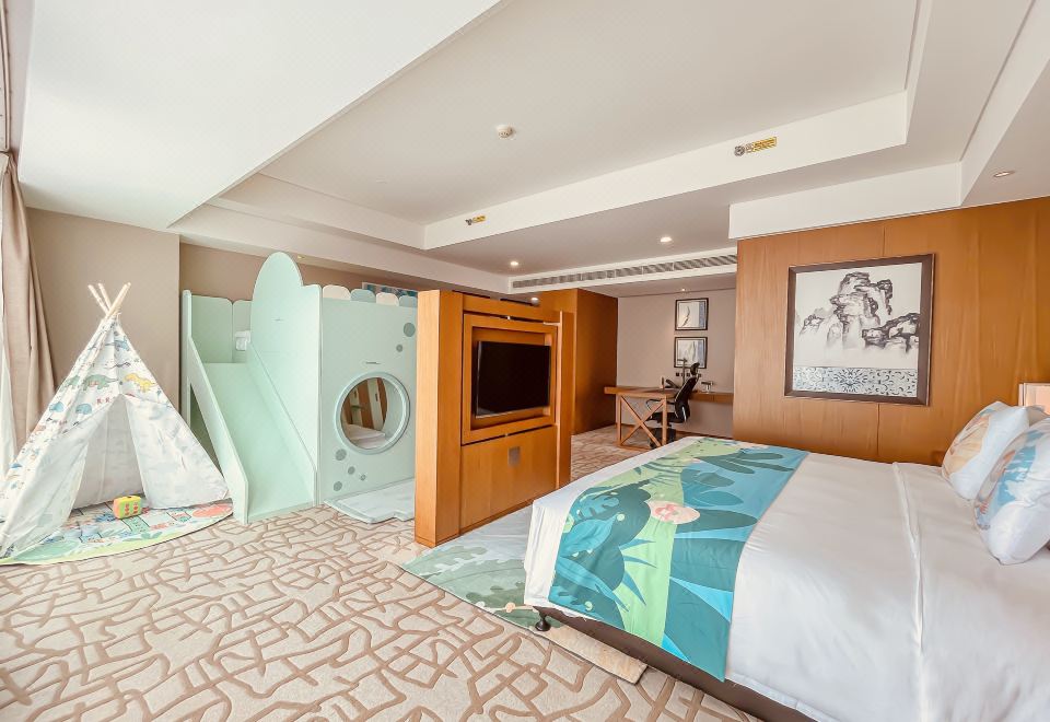 Swiss Grand NanchangDinosaur Fantasy Egg Family Suite