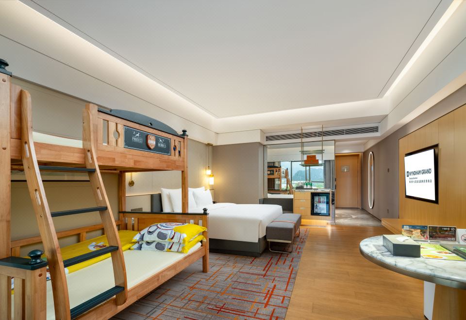 豪華泡池湖景家庭房