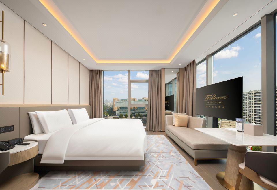 Deluxe Queen Room