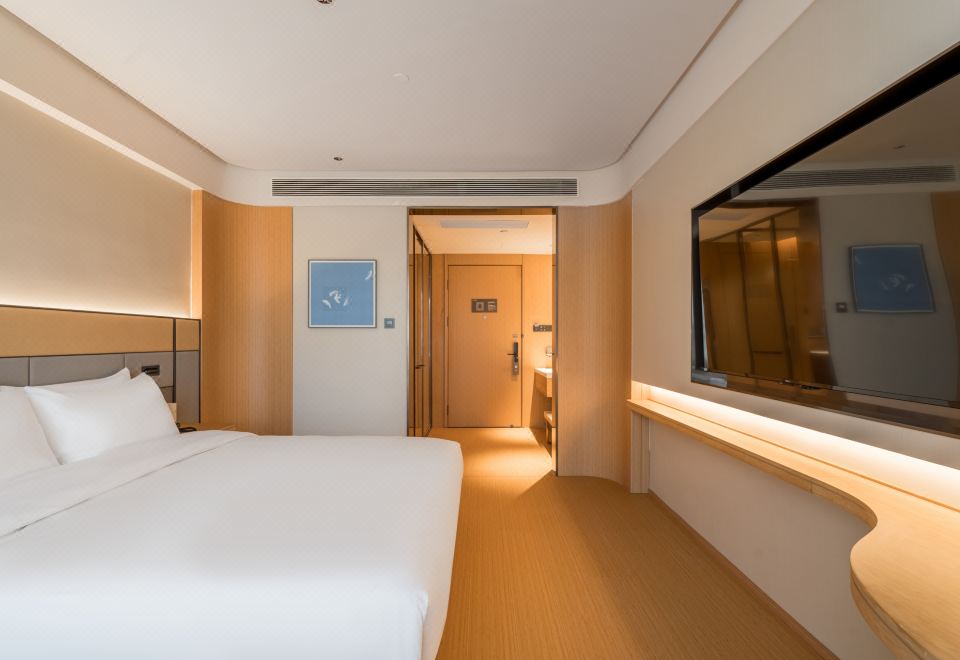 高级大床房（65寸可投屏电视+禅茶香氛加湿器+小冰箱）