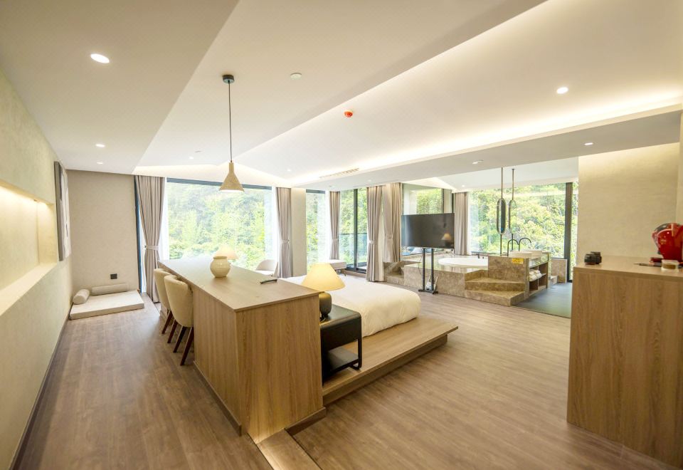 Jiande Guyu Mountain Homestay (Qiandao Lake Lover's Valley Good Luck Island Scenic Area Branch) Guestroom - Water-View