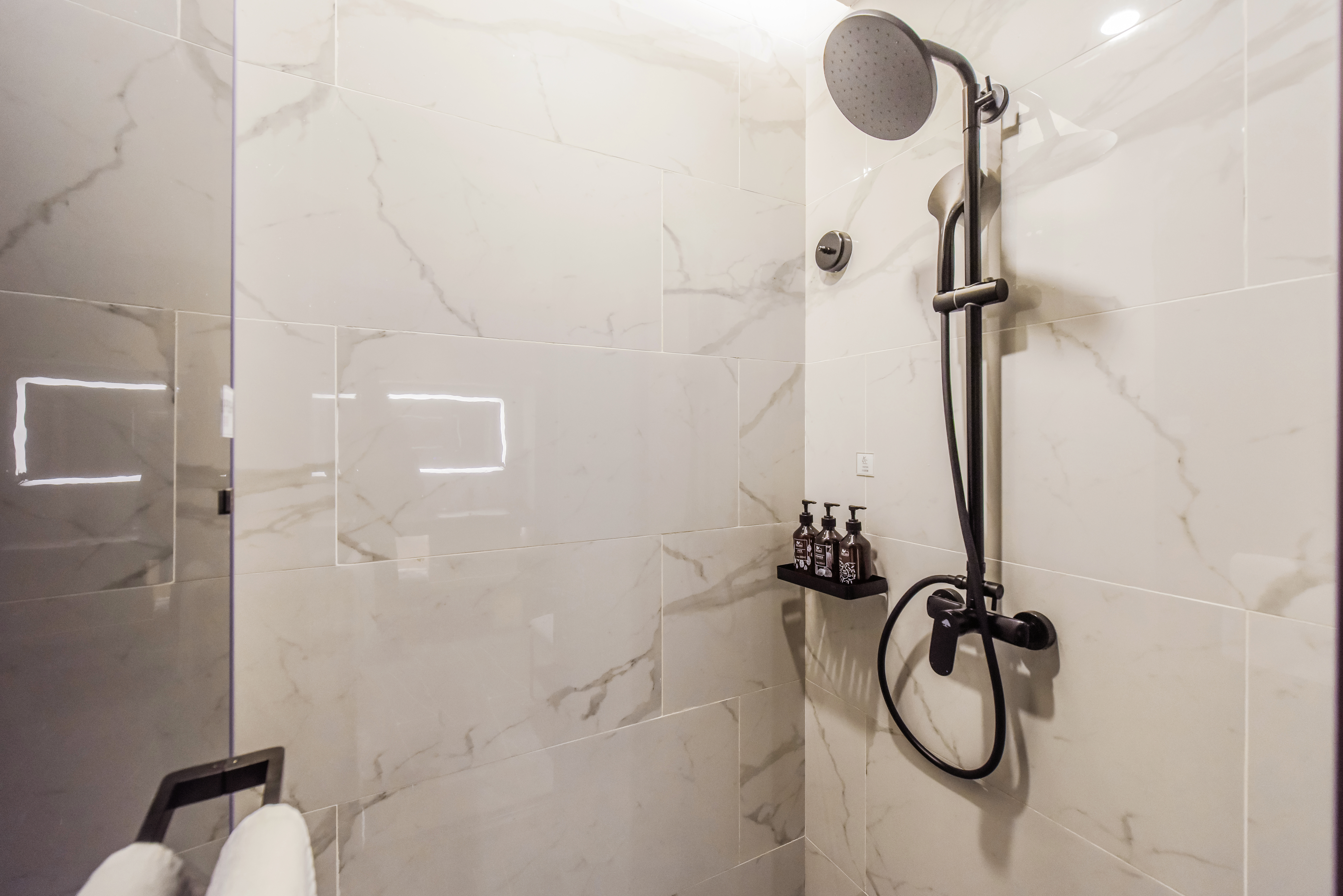 豪华双床房（休闲沙发+双层隔音玻璃）