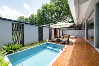 Floral Hotel· Lanting Hotel (Chaohuyuan Scenic Spot Store in bathing pool Hot Spring Resort)