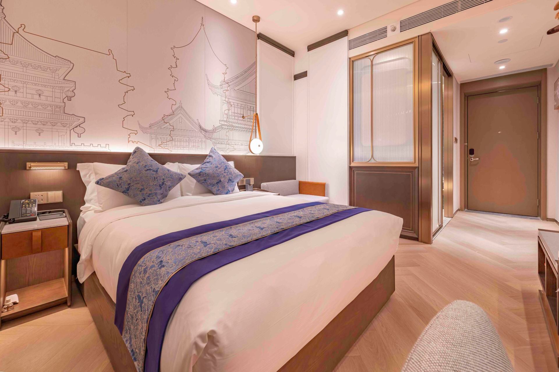 Standard Queen Room