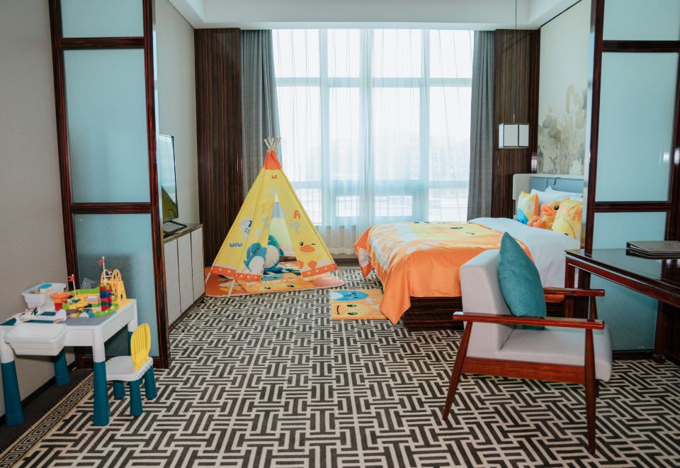 Century Huatian HotelFamily-friendly Suite