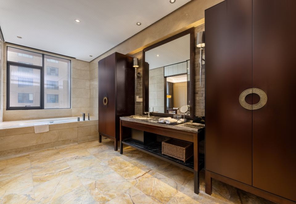 Beijing Jinlin Hotel (Beijing Tiananmen Square Qianmen Subway Station Branch)Cozy Family Room