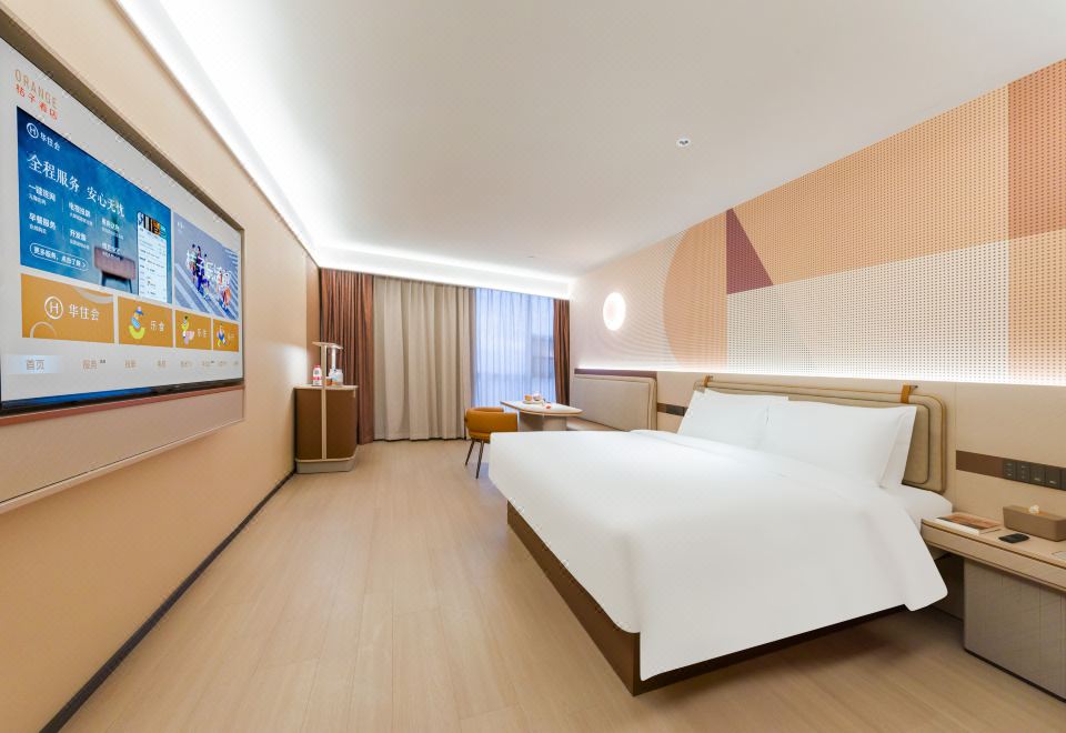 豪华大床房（65寸可投屏电视+小冰箱+落地窗）