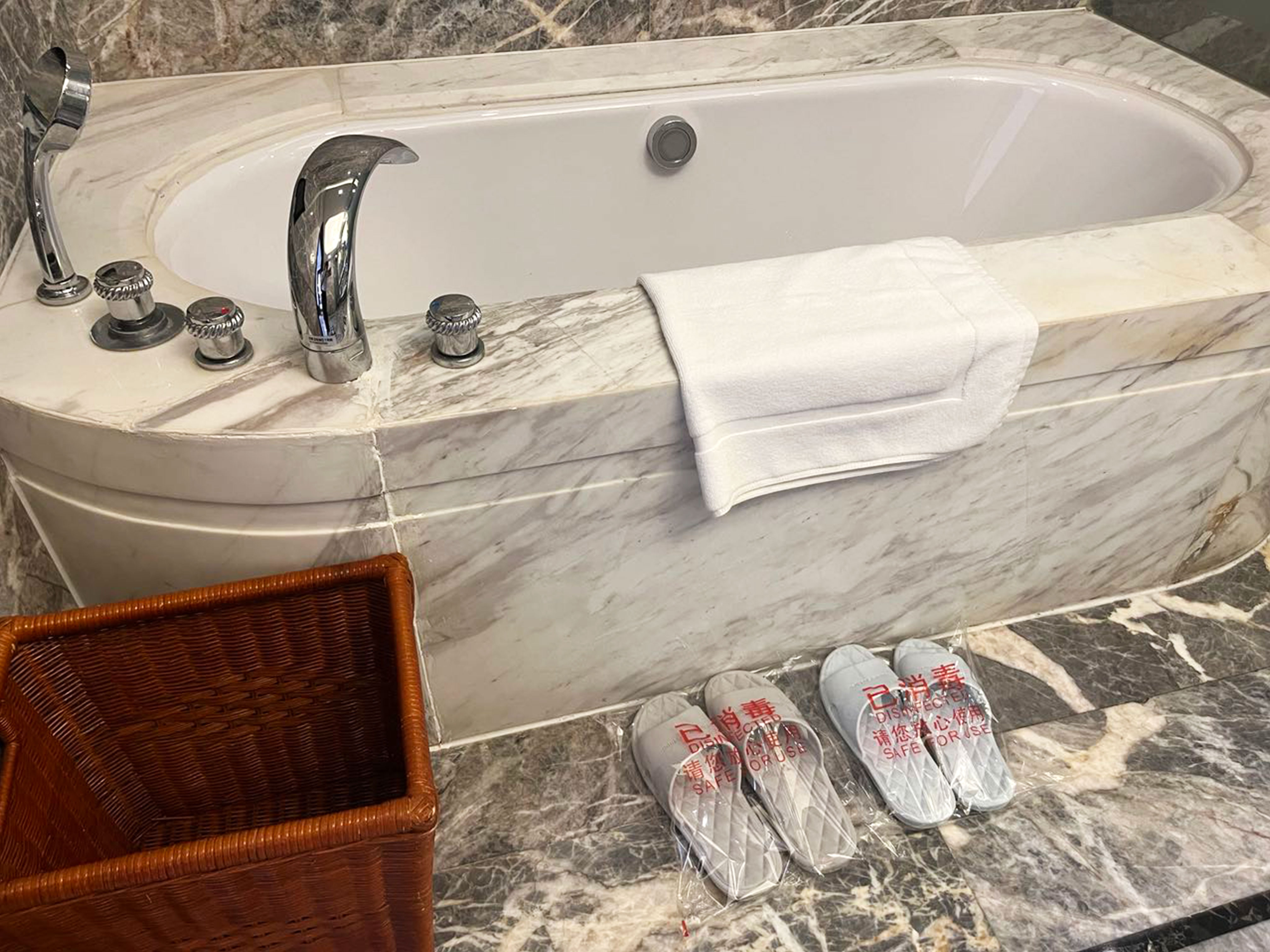 园景套房（浴缸）