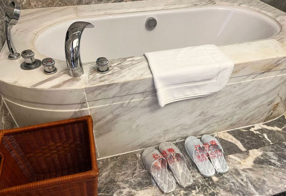 园景套房（浴缸）