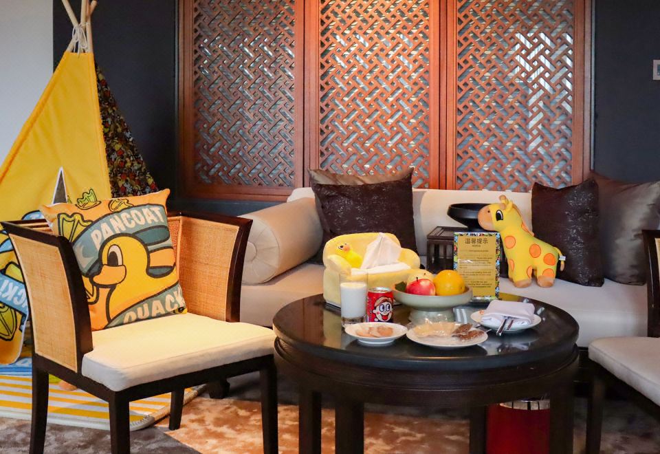 盼酷小黃鴨主題房