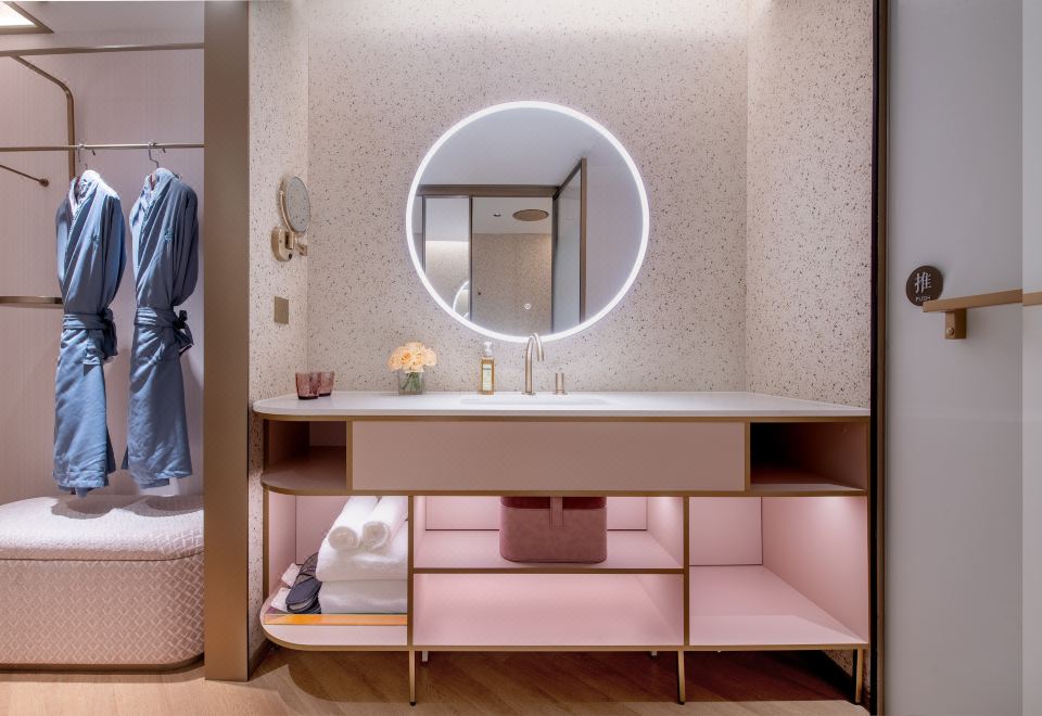Xinxiang Deluxe King Room