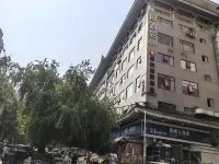 Zhonggulou  Youth Hostel (Xi'an Zhonglou Subway Station Huimin Street Branch) Отели в г. 