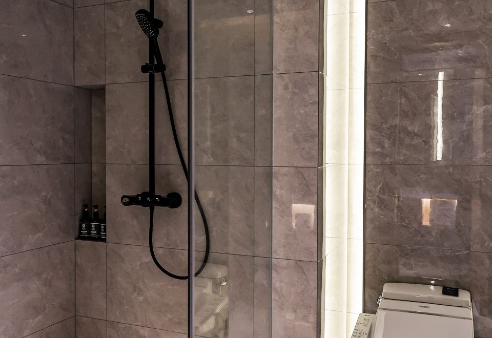 豪華陪讀房 180°觀景|護眼枱燈|智能衞浴