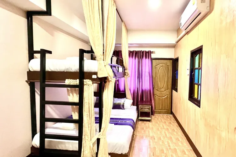 ห้องสำหรับครอบครัวราคาประหยัดพร้อมห้องน้ำที่ใช้ร่วมกัน
