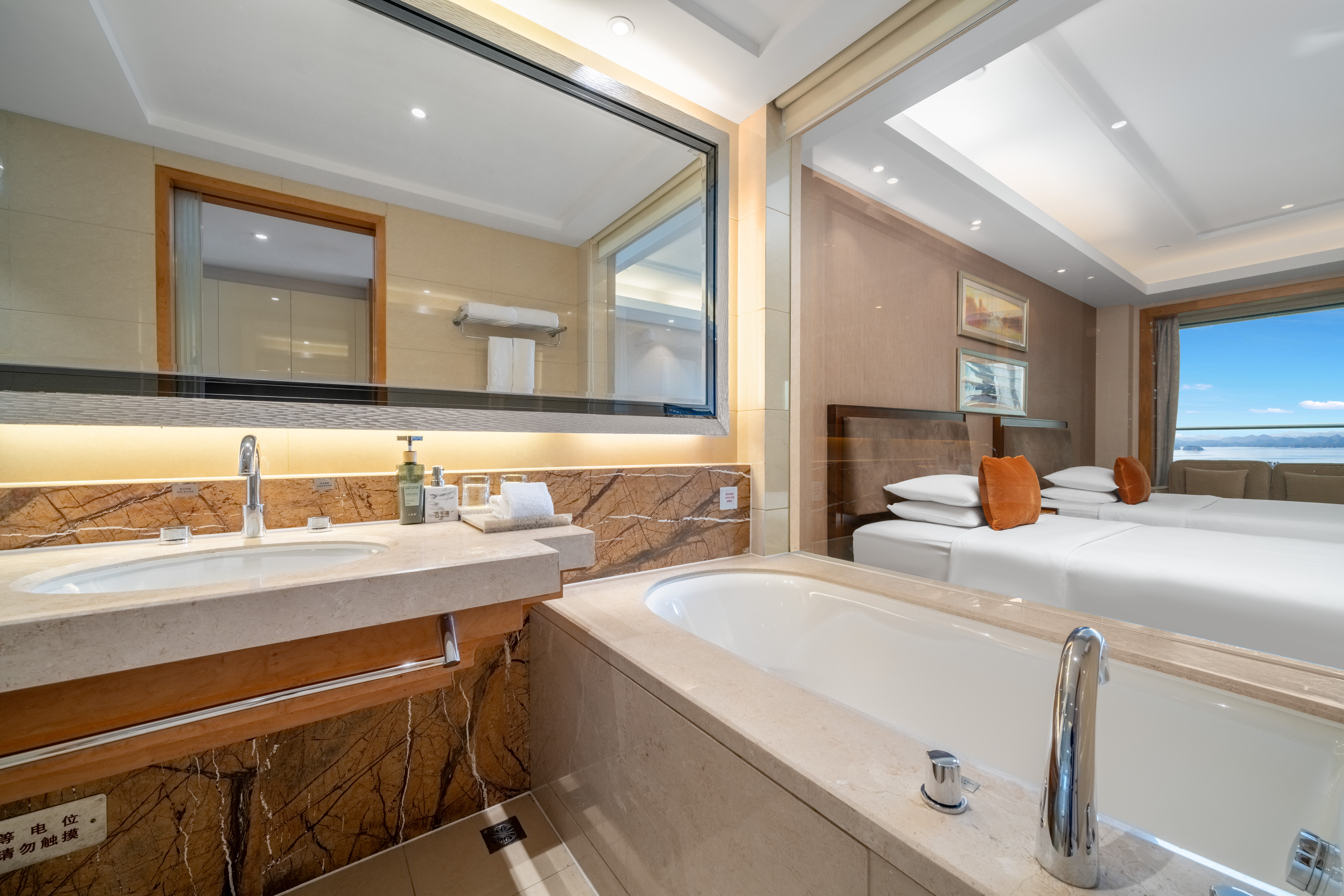 5号楼高级湖景双床房