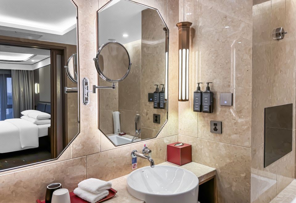 Beijing International HotelSuperior King Bed Suite(Smart Guest Control + TV Projection + Capsule Coffee Machine)