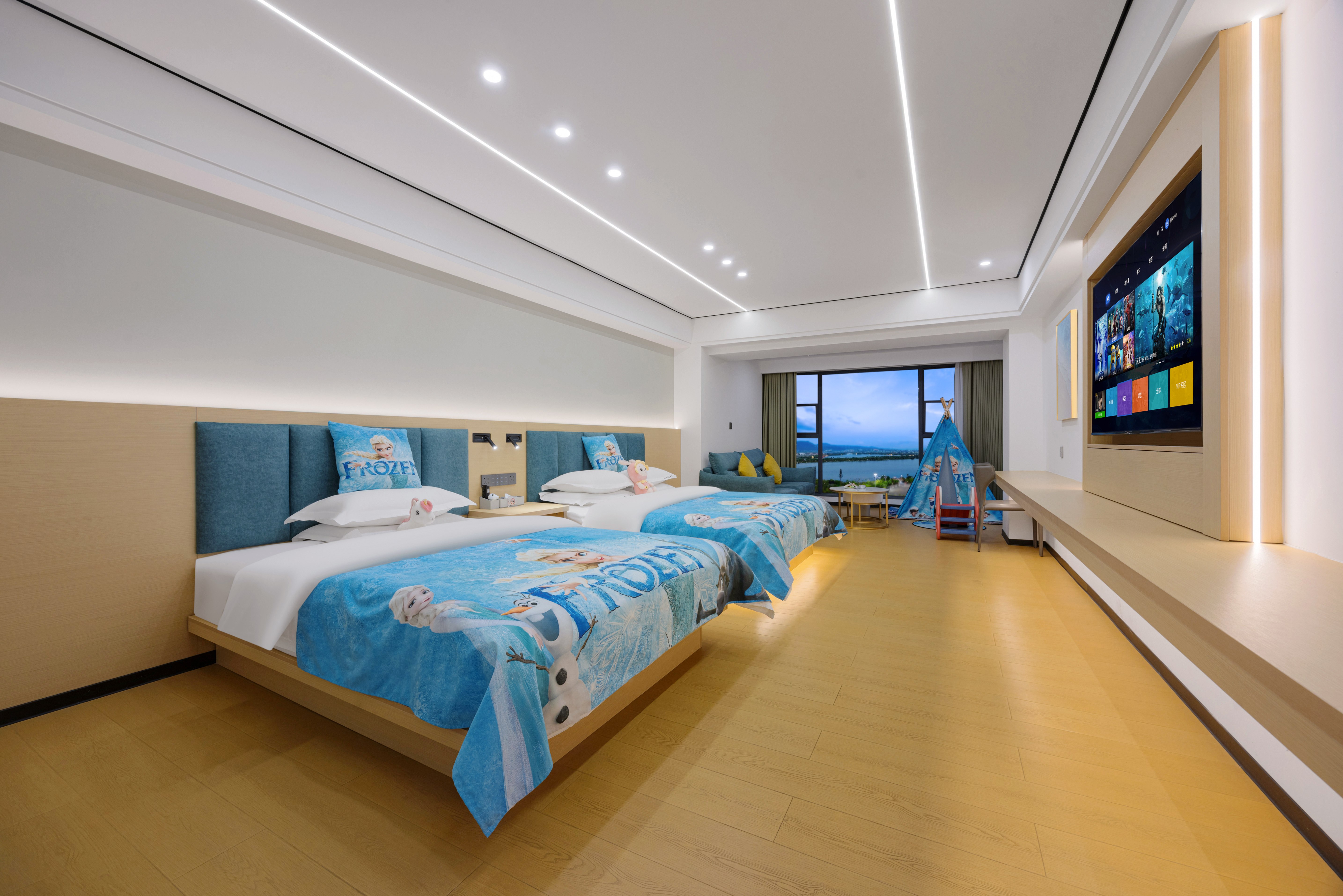 家庭亲子房（梦幻童趣主题大空间+定制静眠床品+小冰箱+智能马桶）