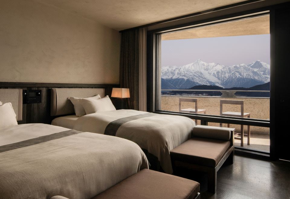 Maoding Snow Mountain View Balcony Twin Room