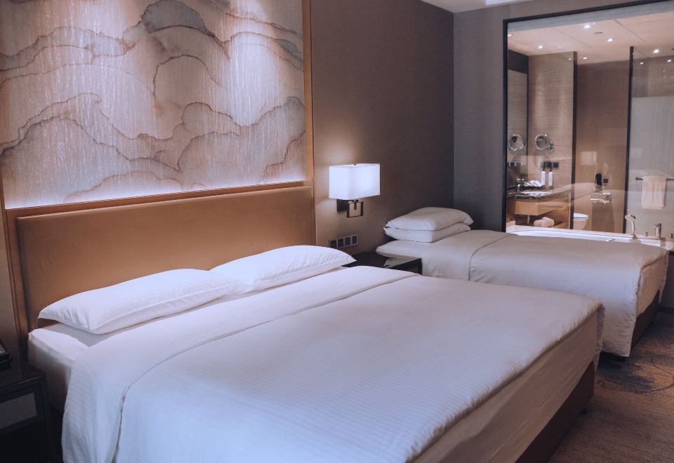 豪华家庭双床房-大浴缸-金可儿床垫-全景落地窗