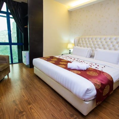 Superior King Room With Bathtub Grand World Hotel Promo Code