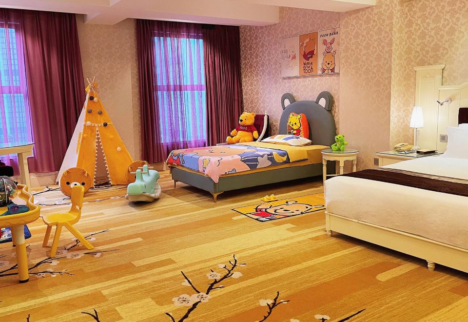温馨小熊维尼亲子主题房