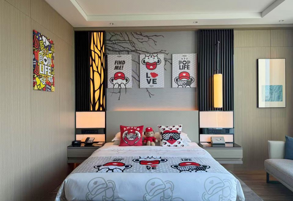 Courtyard By Marriott Hangzhou XihuTeddy Collectible Double Bed Room