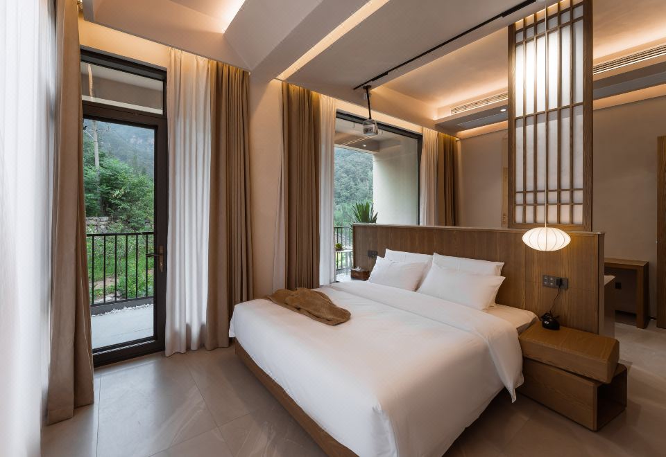 问山·静享投影大床房「露台丨中央空调丨智控」