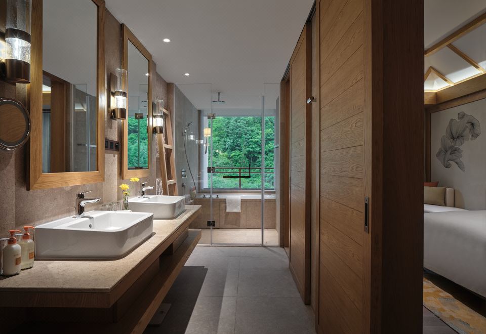 CROWNE PLAZA SHENNONGJIA1 King Bed Standard Garden View