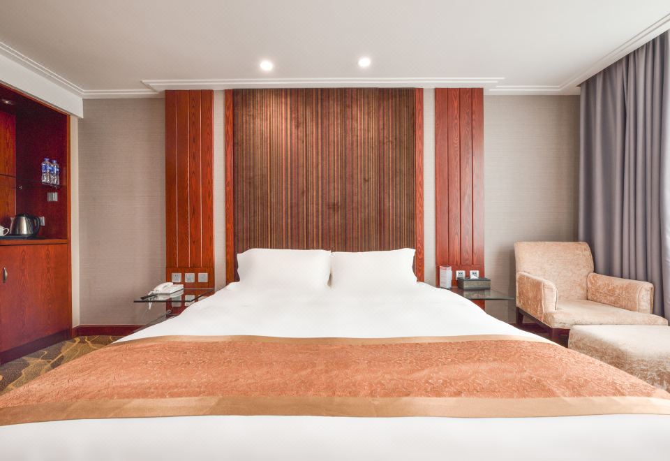 凌空豪华大床房 | 休闲沙发+深睡床品+mini冰箱