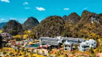 Hezhou Fuchuan Jiulongdong Wenquan Resort Hotel