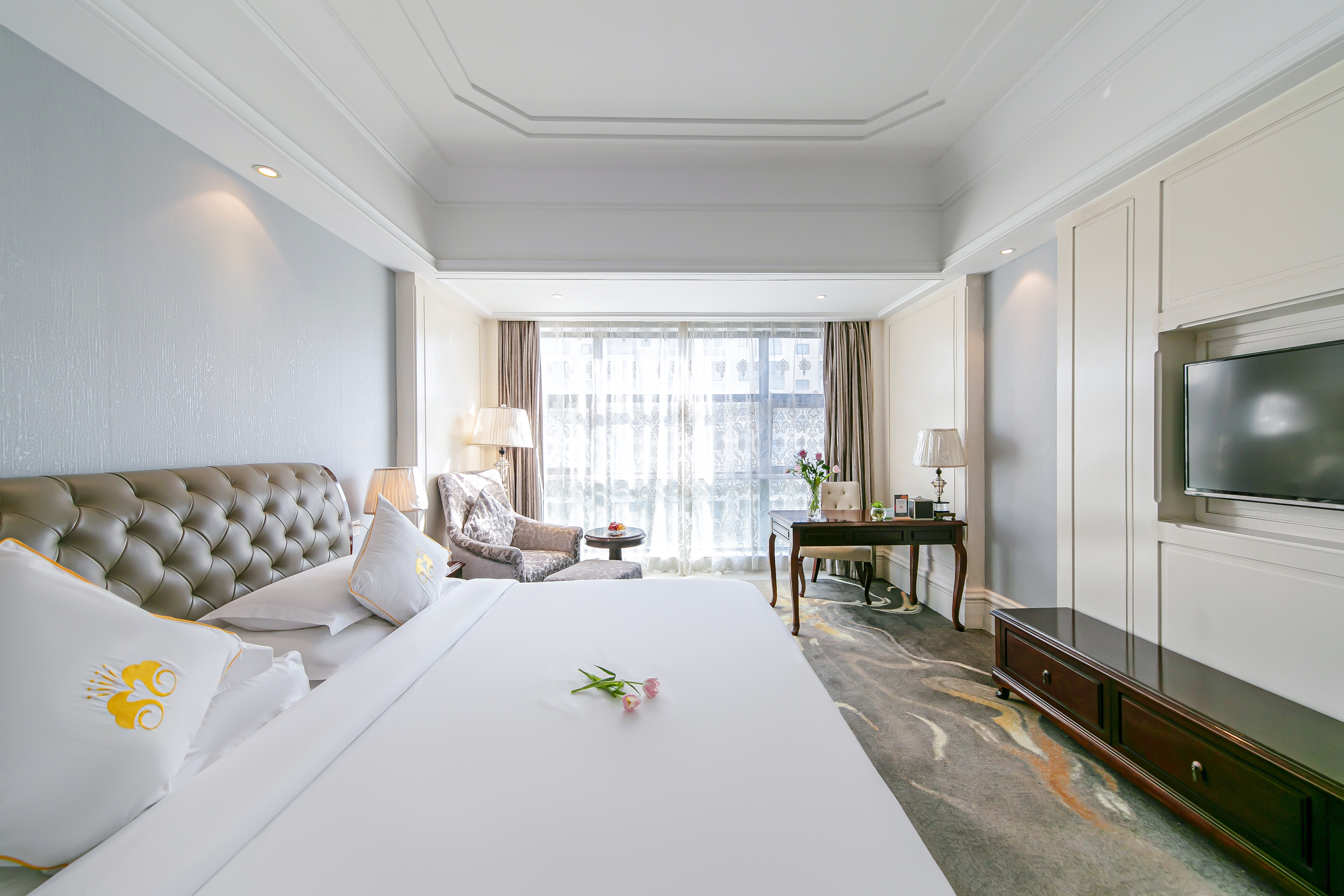 Rezen Hotel Zhoushan Tairu行政大床房（浴缸）