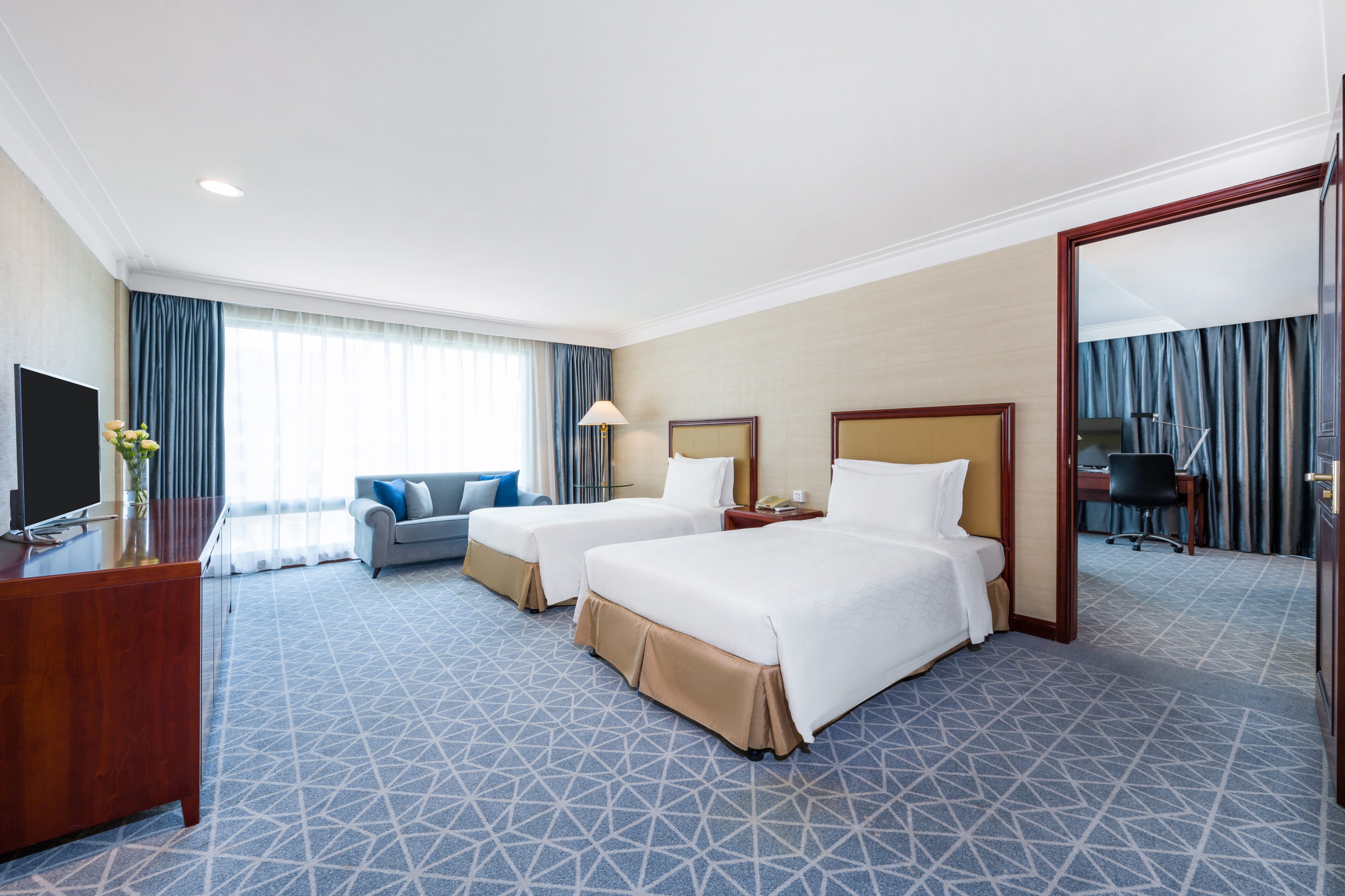 行政双卧三床套房