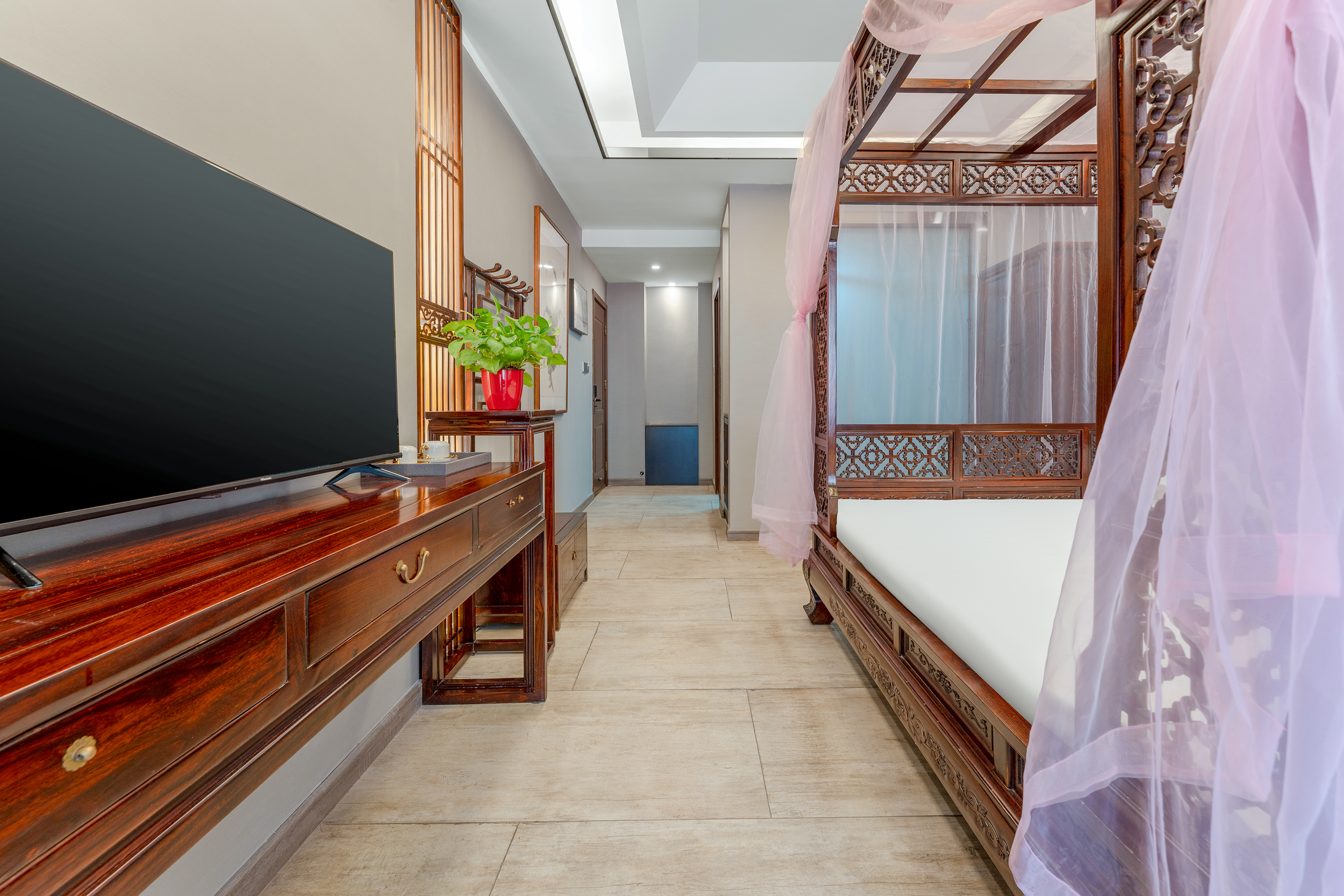 明清古典大床房（乳胶床垫+蚕丝被芯+亲肤布草）