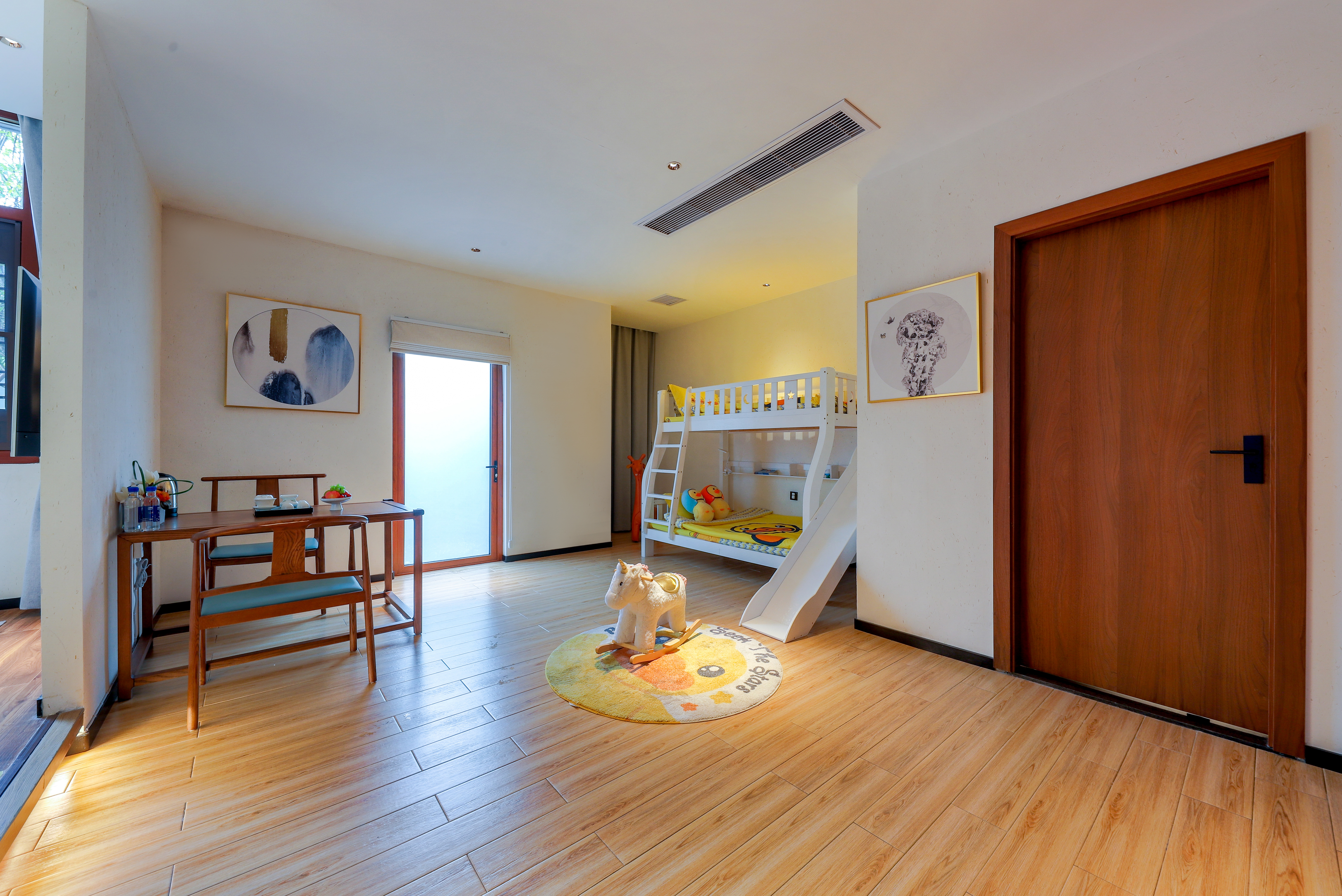 亲子主题私汤三床套房（私人温泉泡池）