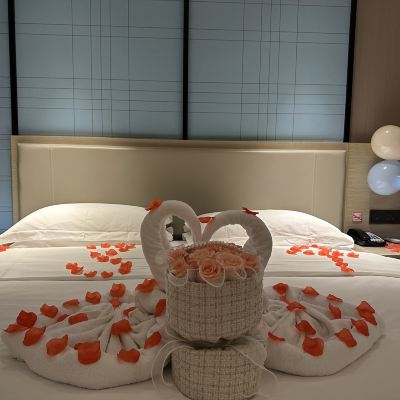 浪漫特大床房 宜尚飯店（桂林中山中路兩江四湖店）優惠