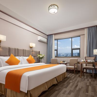 滾來滾去超大床房（超大床+辦公桌+休閑椅+品質床品） 贛州山水大廈（南門口步步高店）優惠