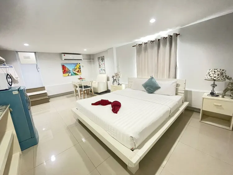 ห้องดีลักซ์ เตียงใหญ่ 1 เตียง