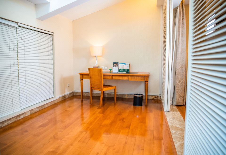 观星套房-玻璃天窗-泡池观星-大客厅