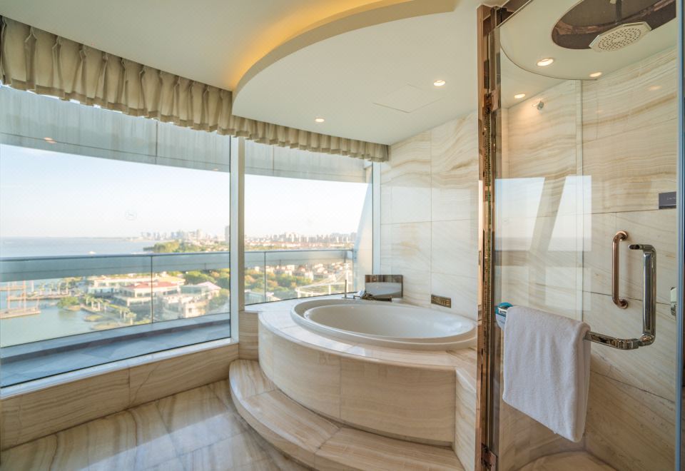 太湖日出·湖景超大空间家庭房（俯瞰太湖观水上日出）