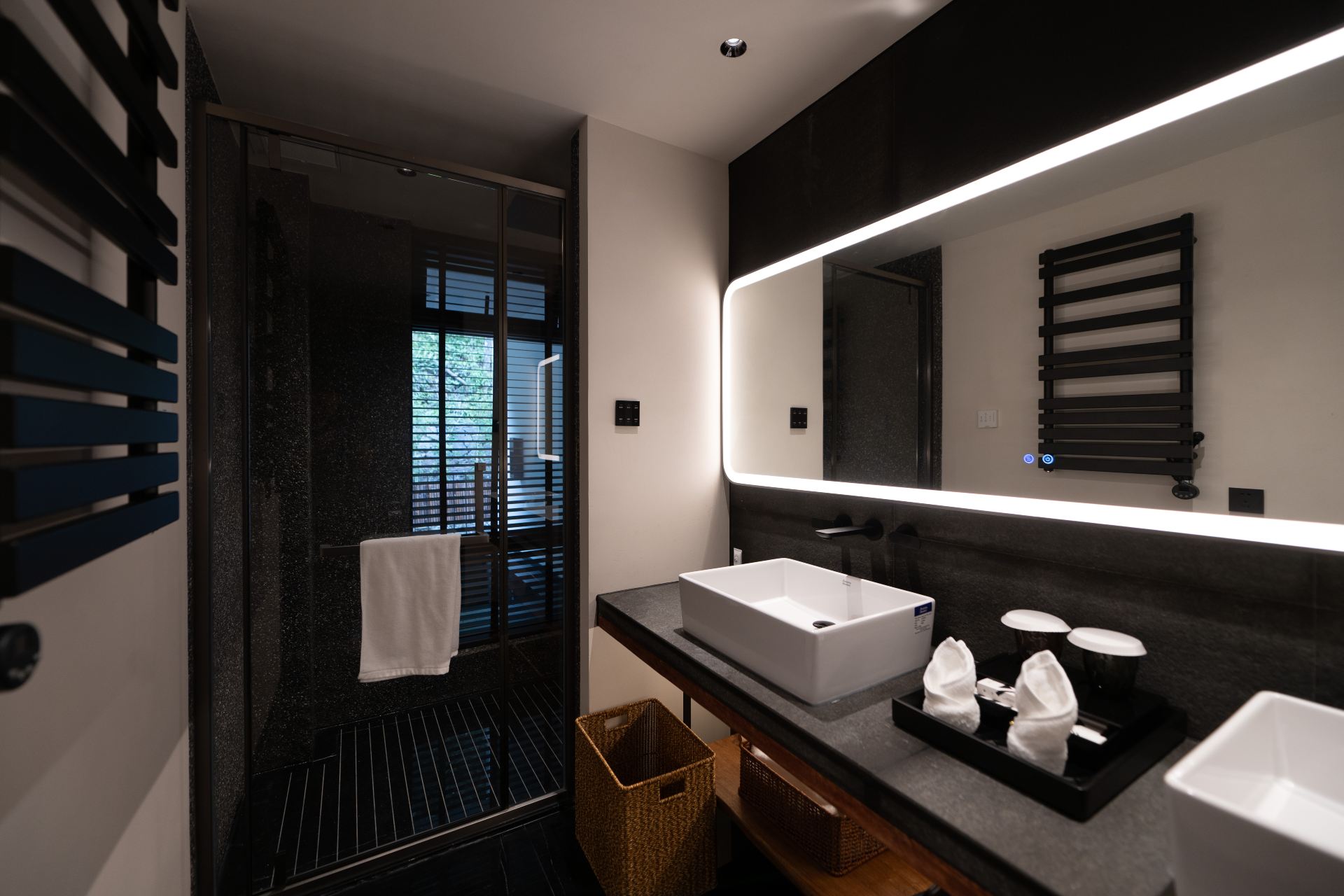 Yuanshanlian Mountain-View Balcony Courtyard Private Hot Spring Room (Twin Bed)