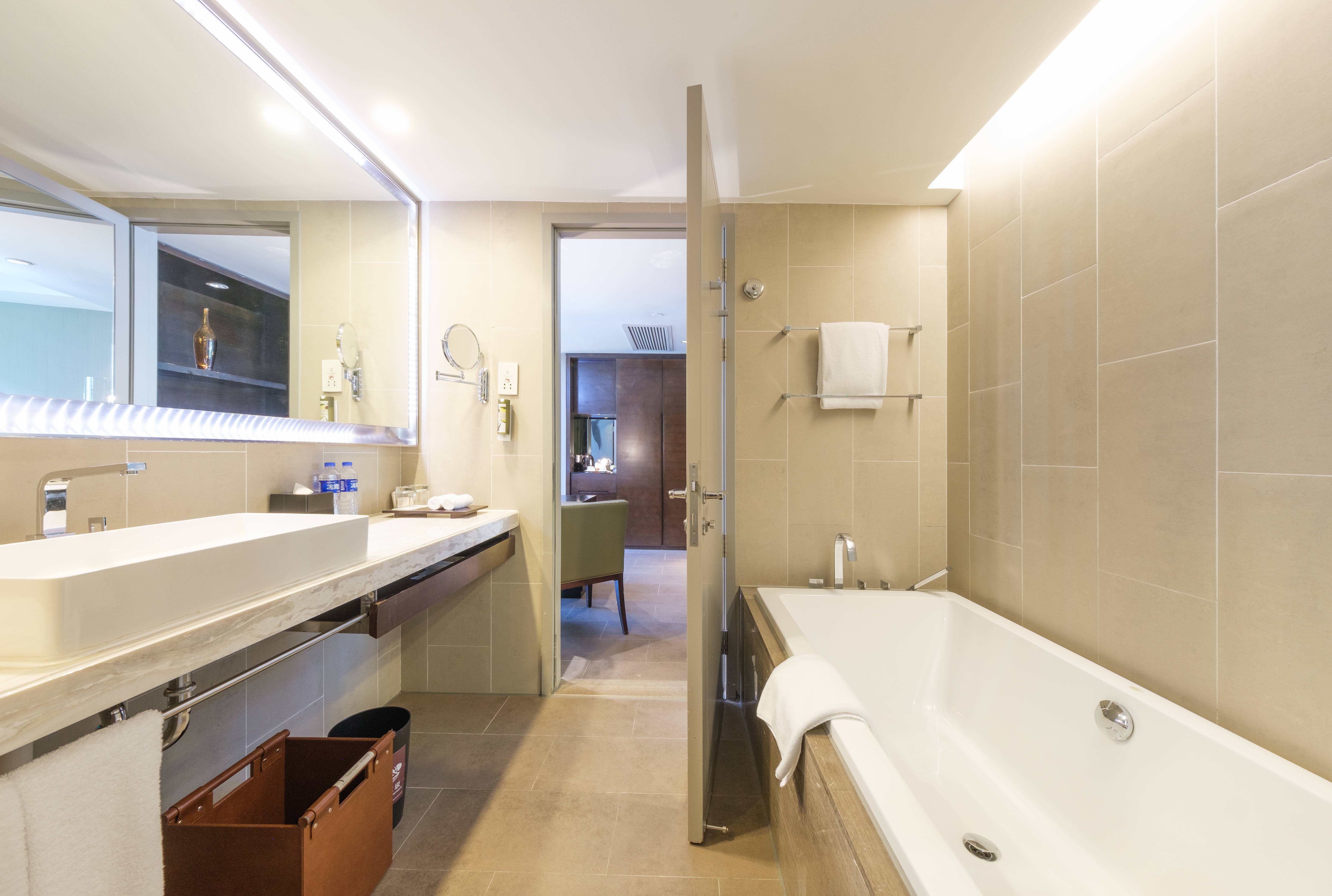 Parkyard Hotel Shanghai商务花园套房