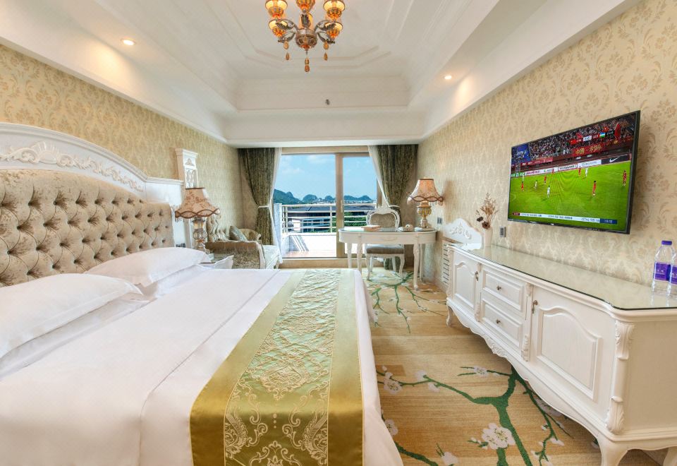 雅致阳台湖景大床房