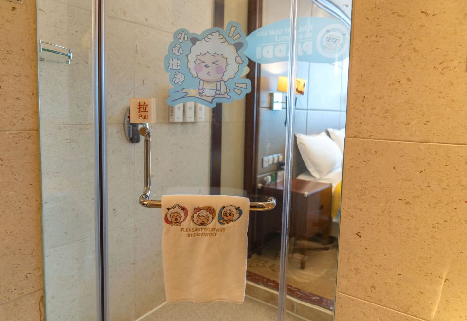 Beijing Xinjiang PlazaPleasant Goat And Big Big Wolf Theme Double Bed Room