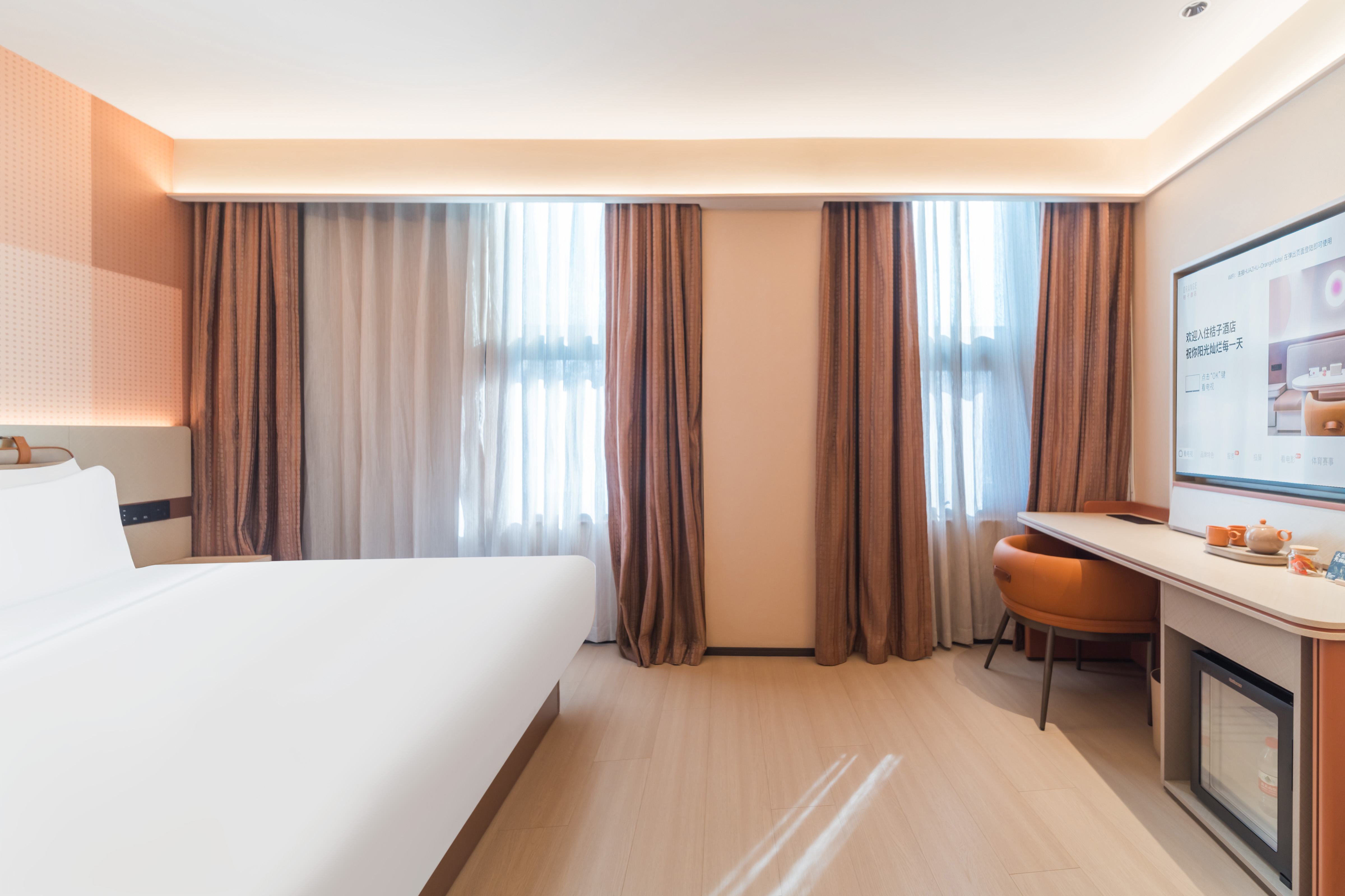 商務大床房（小冰箱+智能客控+電視投屏）